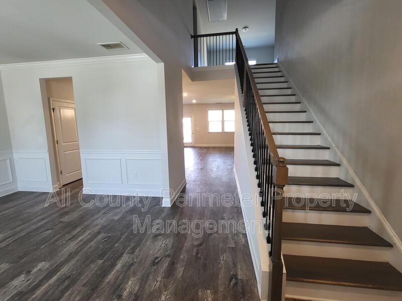 3328 Fall Branch Ln - Photo 2 of 26