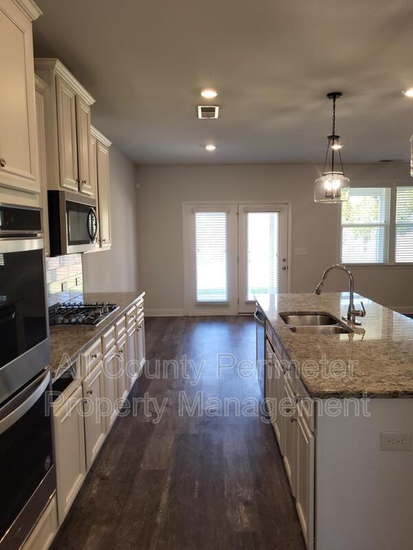 3328 Fall Branch Ln - Photo 4 of 26