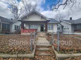 featured image of 823 S 10th St