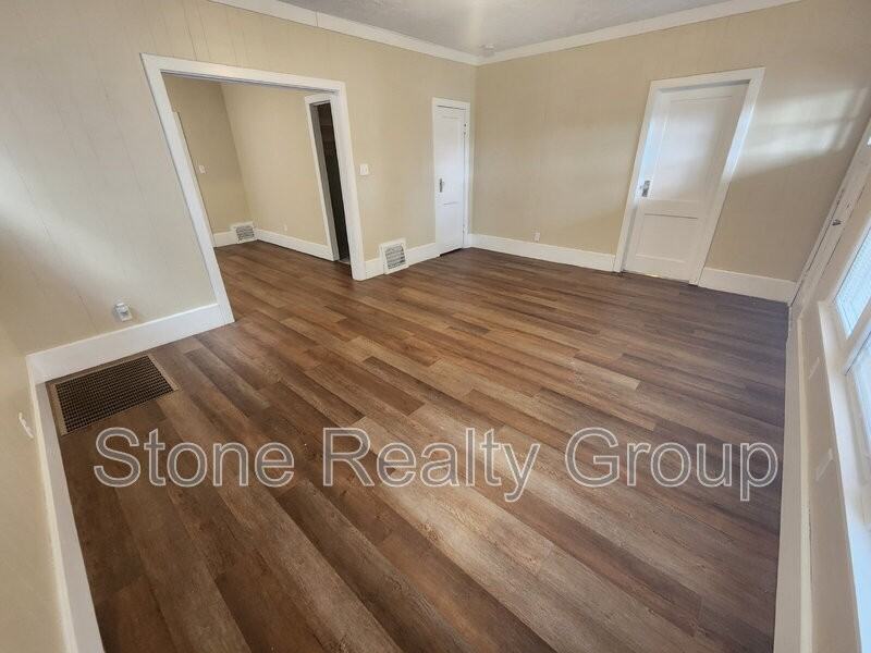 823 S 10th St - Photo 2 of 15