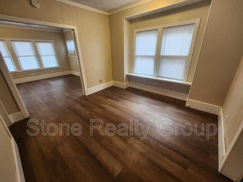 823 S 10th St - Photo 3 of 15