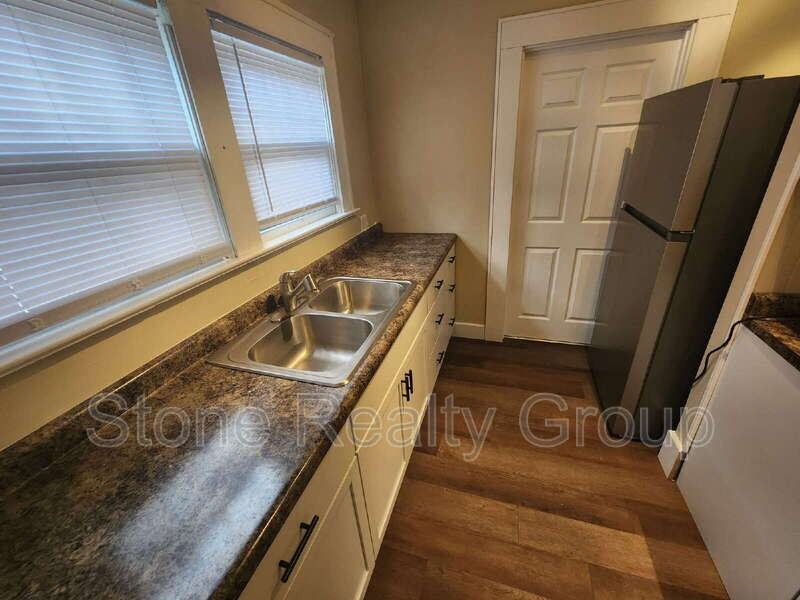 823 S 10th St - Photo 5 of 15