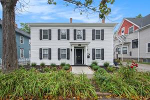 featured image of 511 E Ann St #1