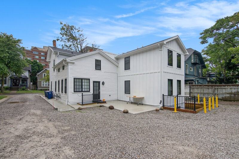 511 E Ann St #1 - Photo 3 of 15