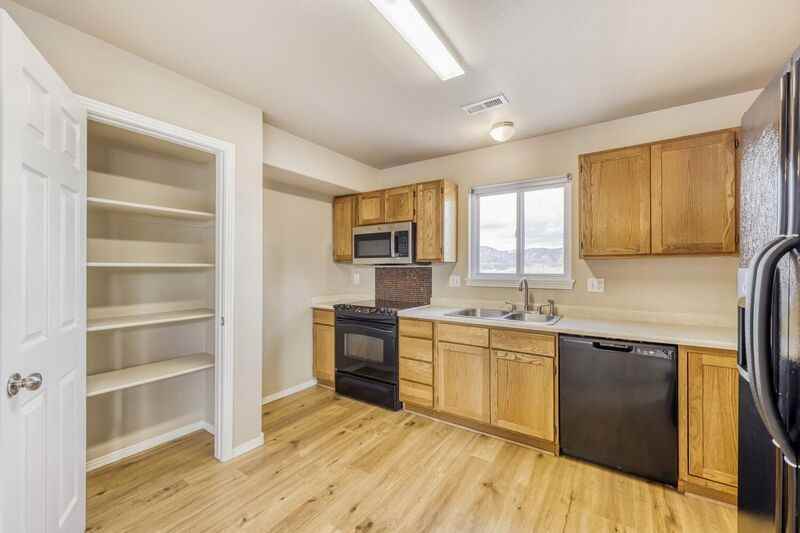 779 Century Ln - Photo 6 of 17