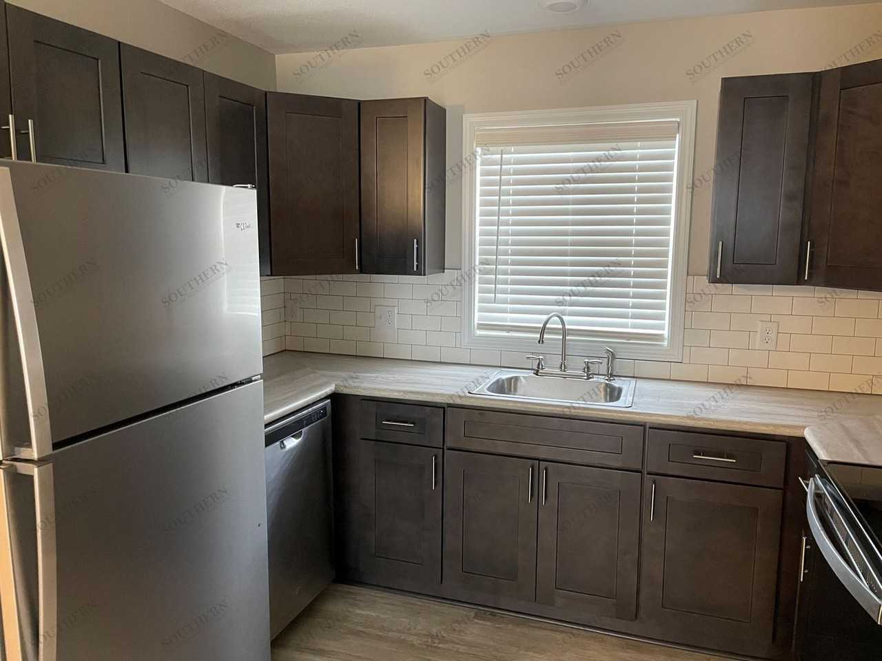 Knox Manor - Photo 3 of 5