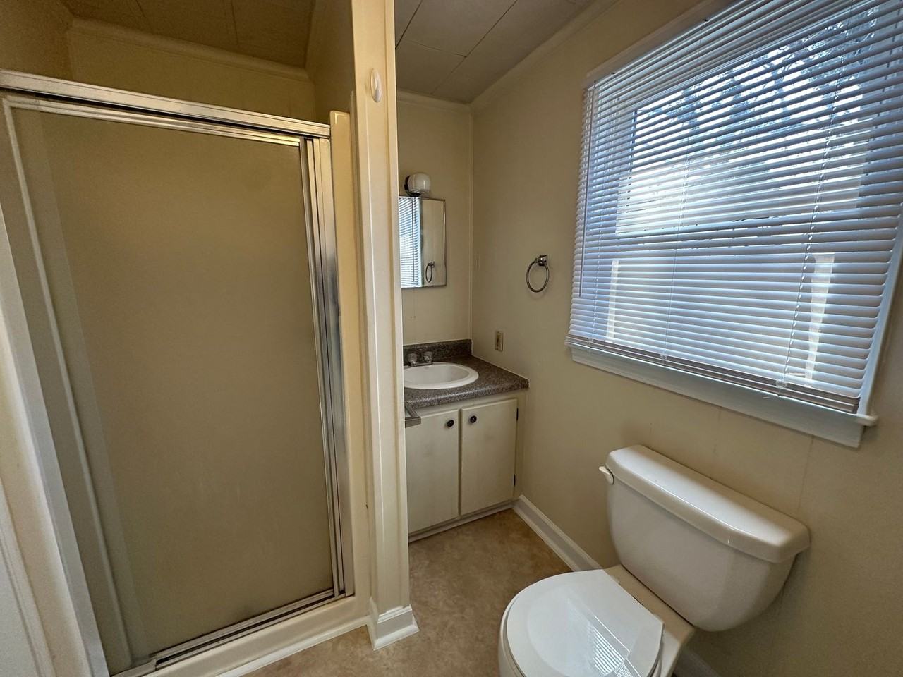 1302 Highland Ave - Photo 7 of 10