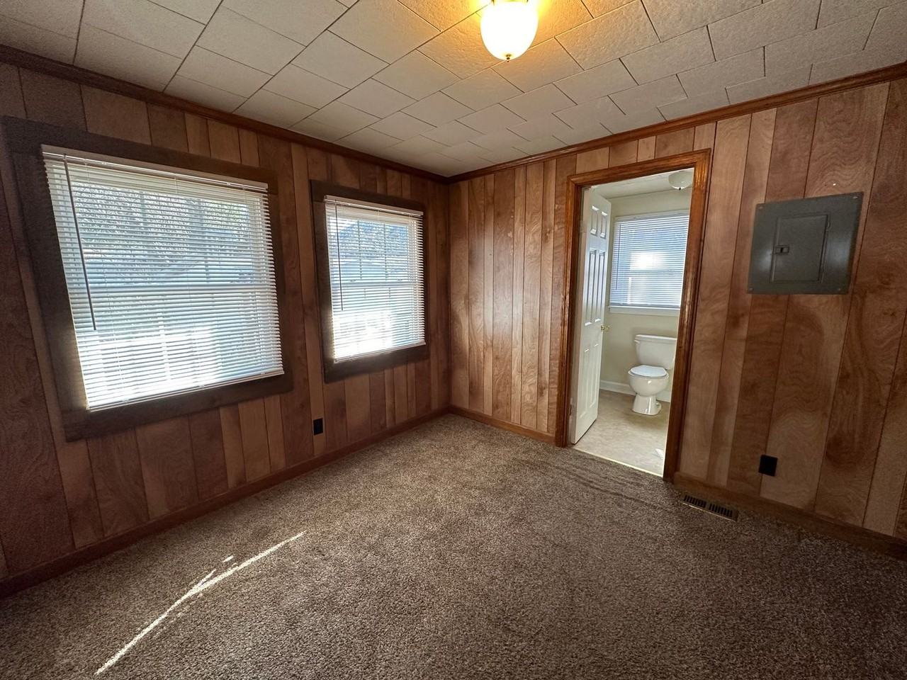 1302 Highland Ave - Photo 5 of 10