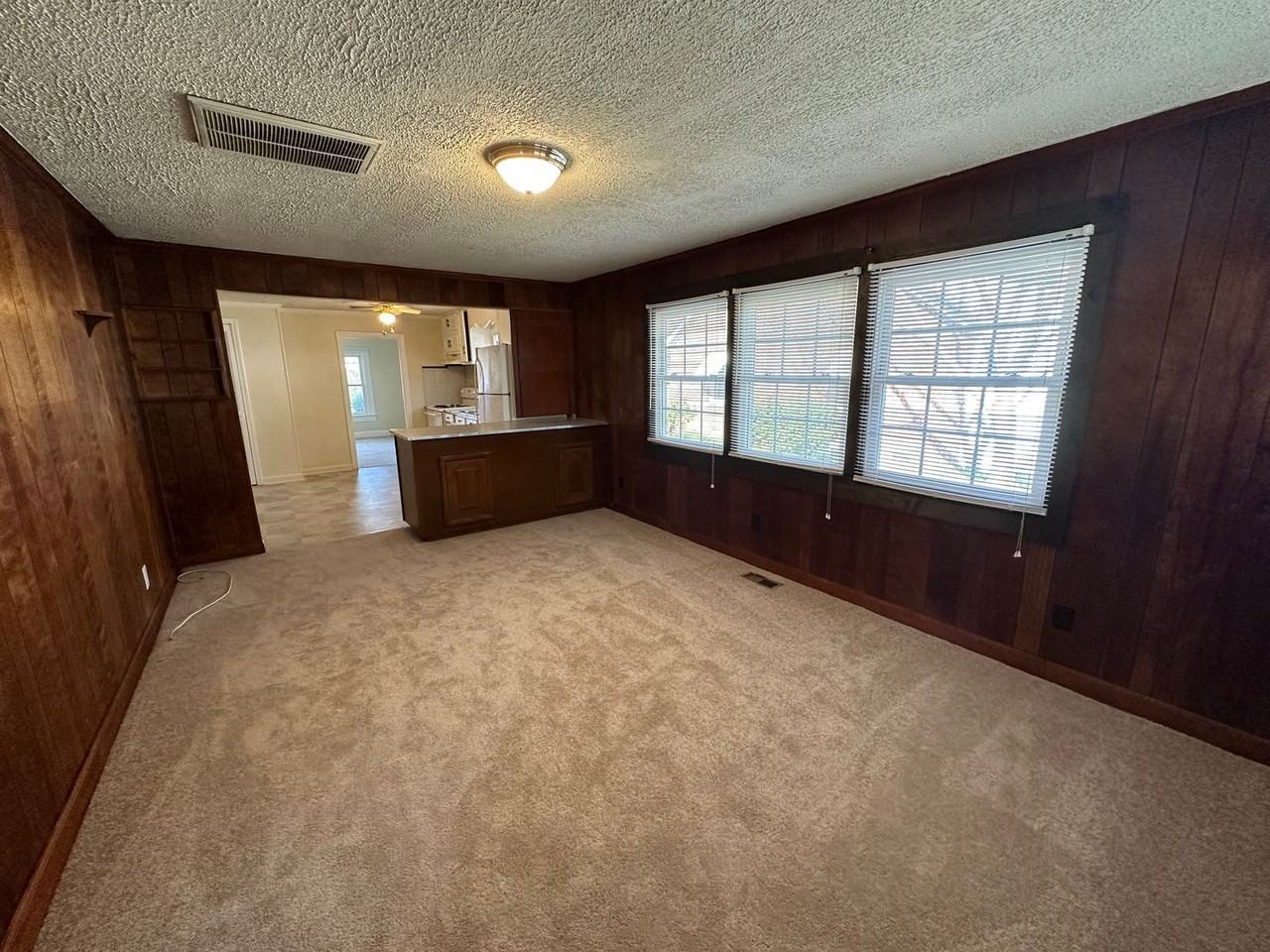 1302 Highland Ave - Photo 3 of 11