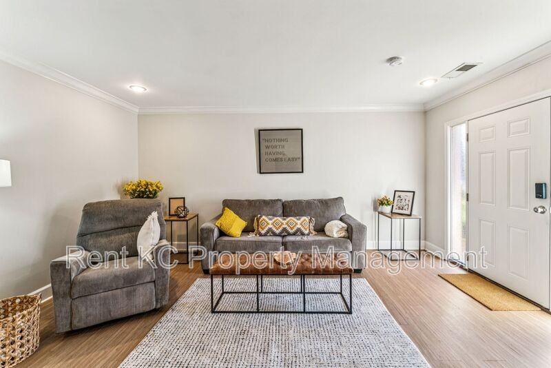 530 W 10th St #530 - Photo 3 of 37