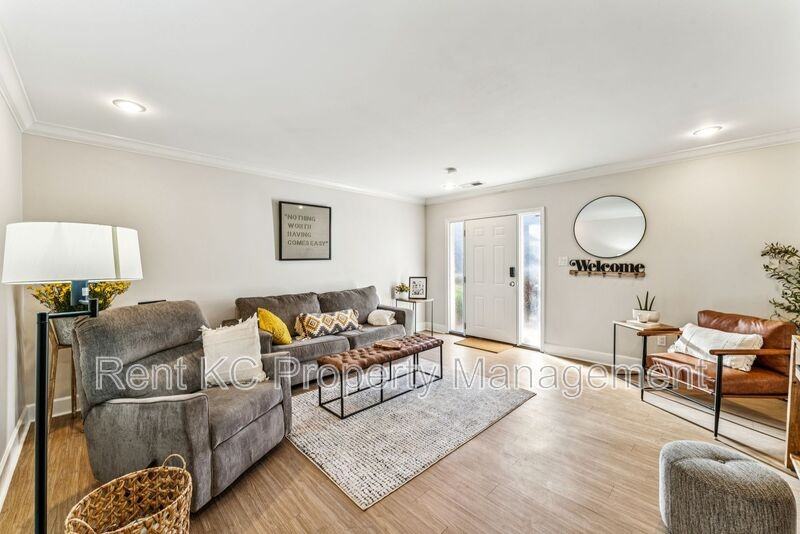 530 W 10th St #530 - Photo 4 of 37