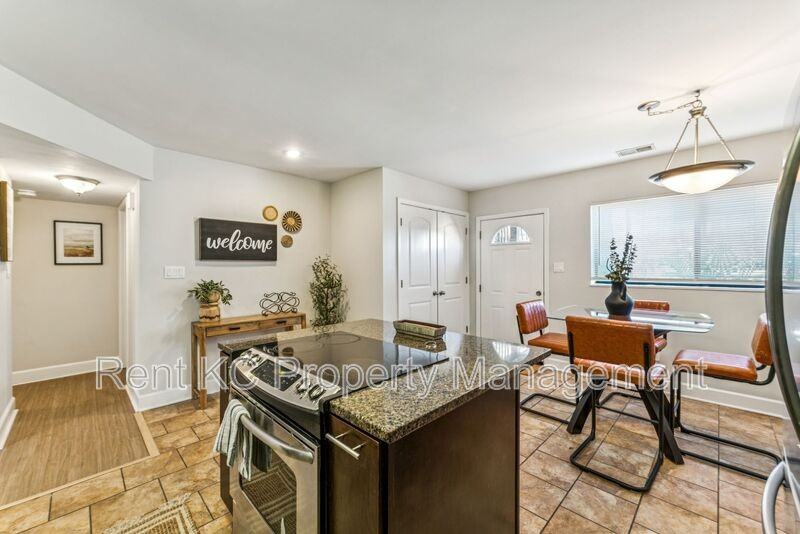 530 W 10th St #530 - Photo 7 of 37