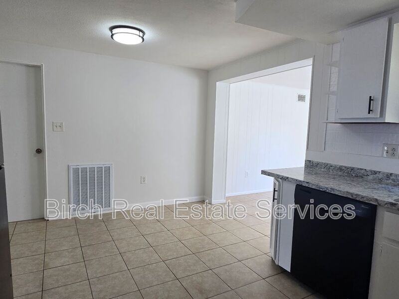 5052 Cougar Loop - Photo 6 of 21