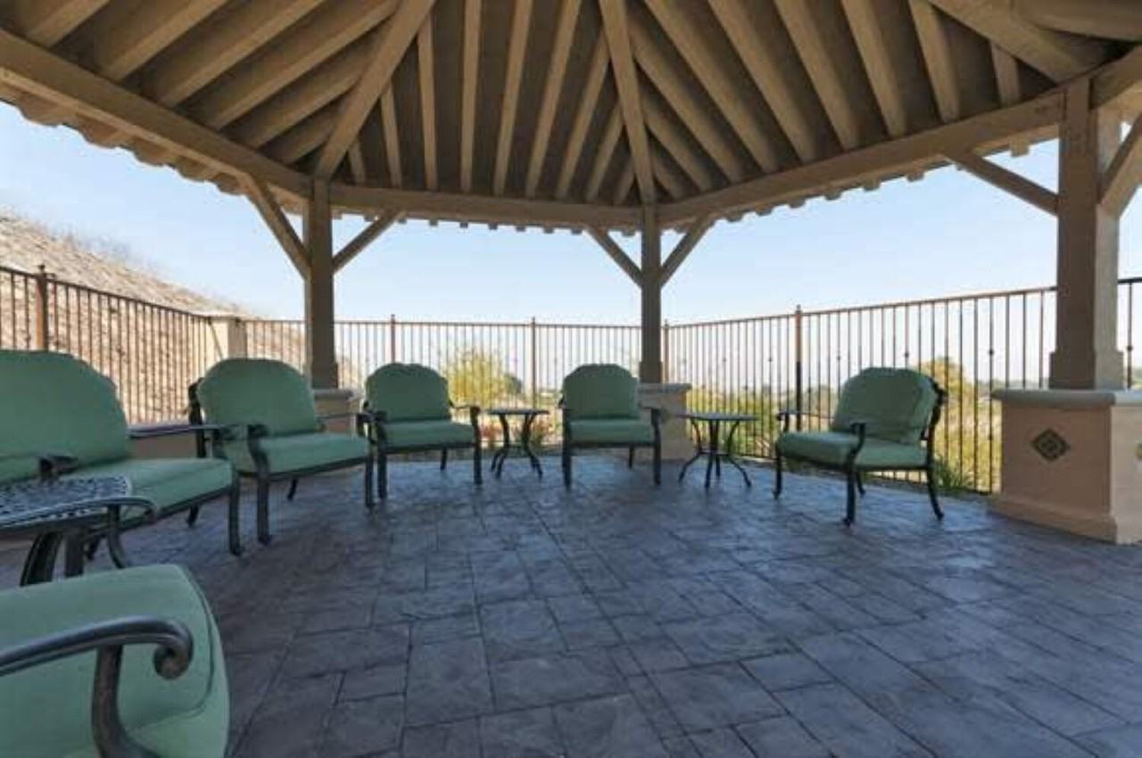 Mirandela Apts - Photo 6 of 18