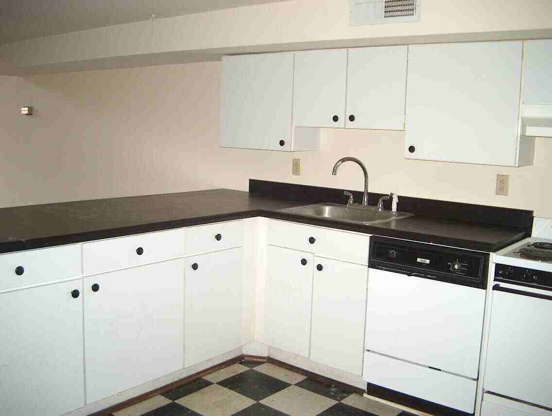 Adams at Broad - Photo 5 of 15