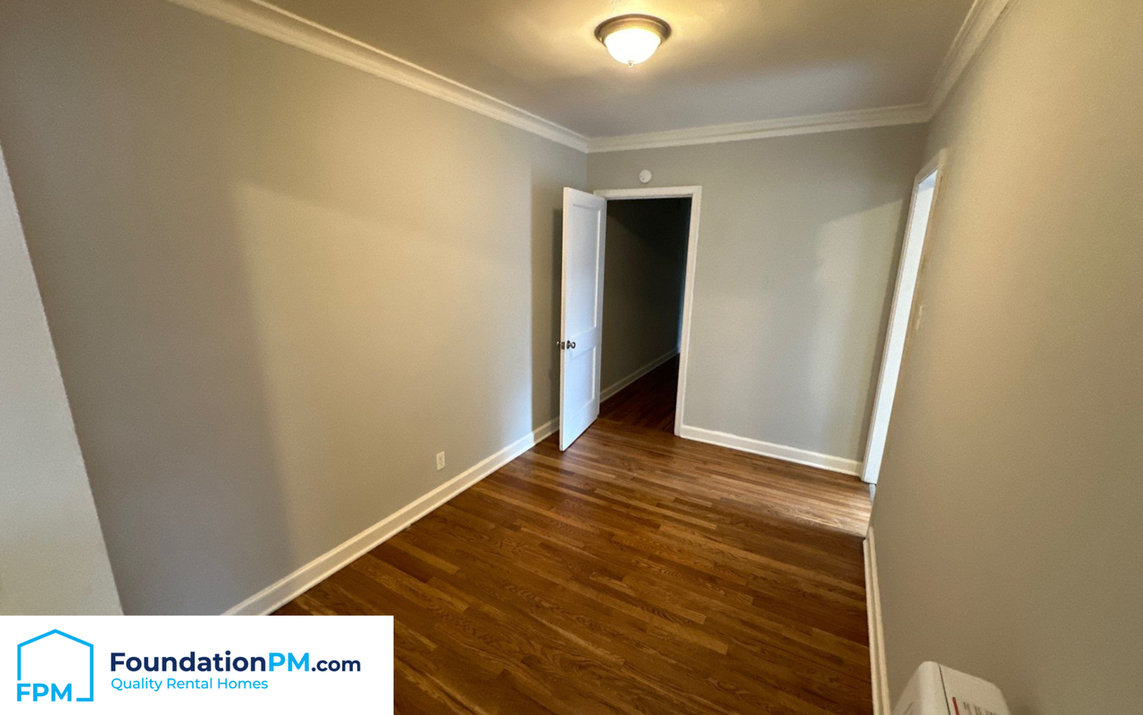 3324 Rosamond Avenue - Photo 5 of 9