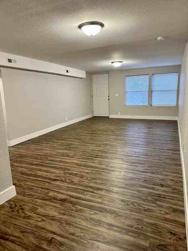 1231 Ohio St - Photo 2 of 12