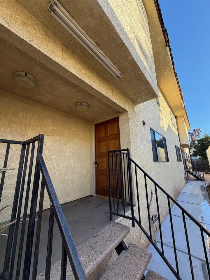 1425 BANK STREET (535) - Photo 3 of 11