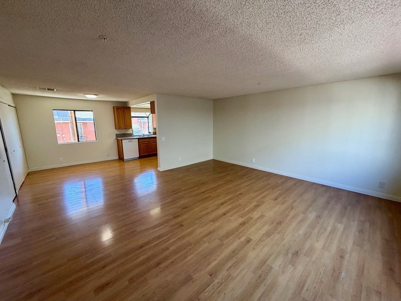 1425 BANK STREET (535) - Photo 4 of 11