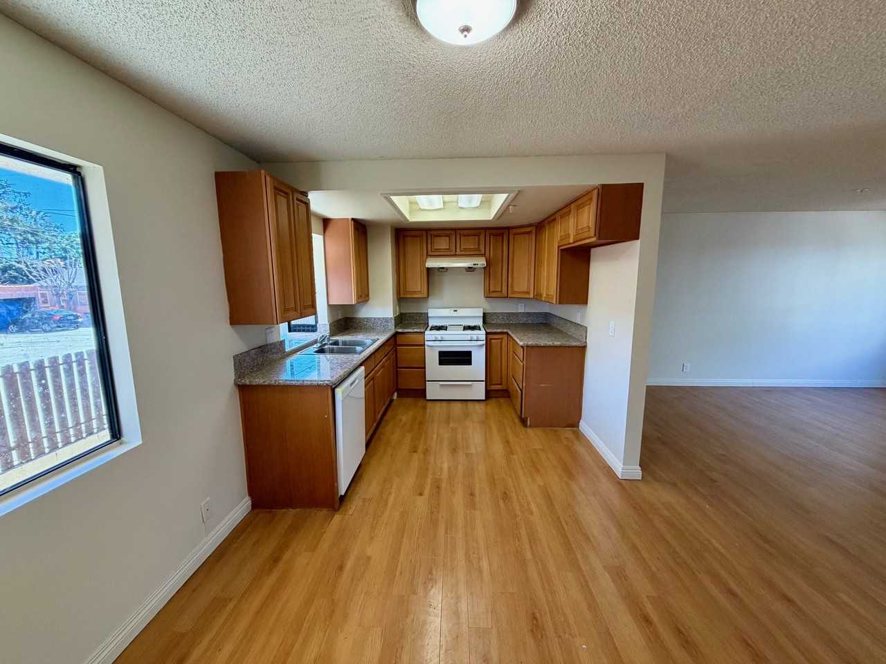 1425 BANK STREET (535) - Photo 5 of 11