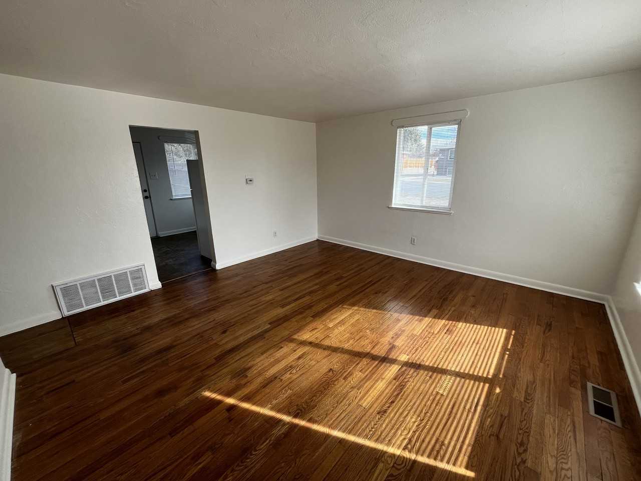 1675 VANCE ST - Photo 4 of 12