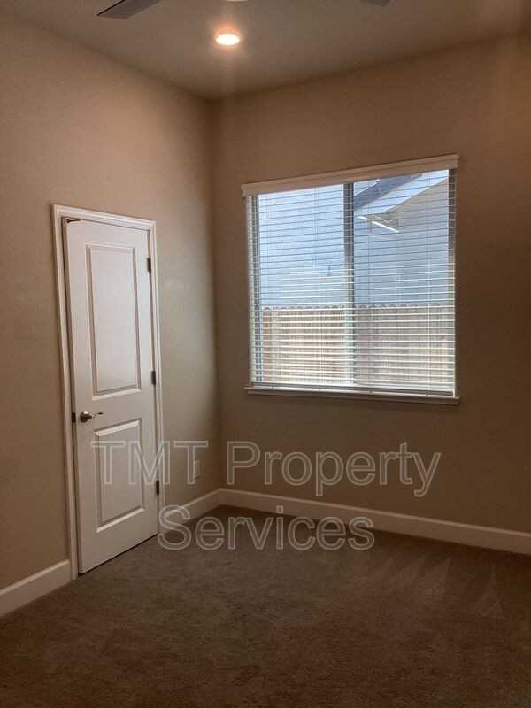 8008 Clear Springs Pl - Photo 5 of 17