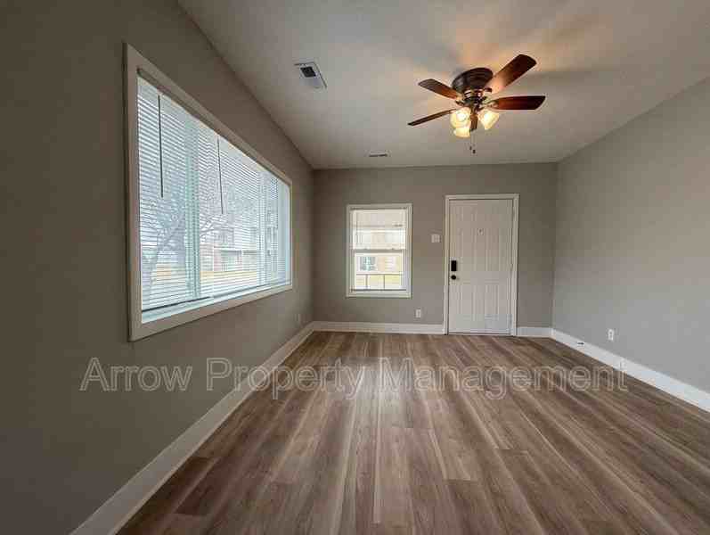 4825 Fremont St - Photo 3 of 17