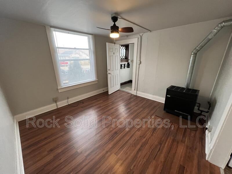 1610 Pebrican Ave - Photo 2 of 10