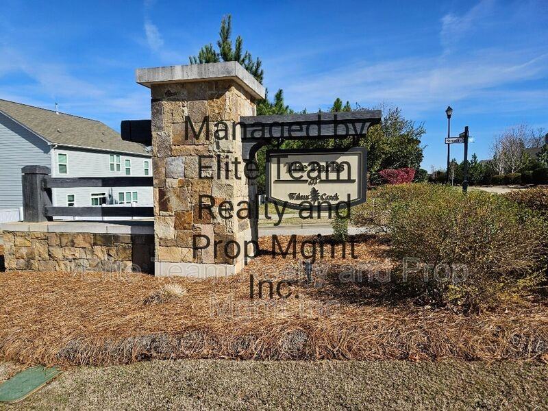 990 Pennington Dr - Photo 2 of 18