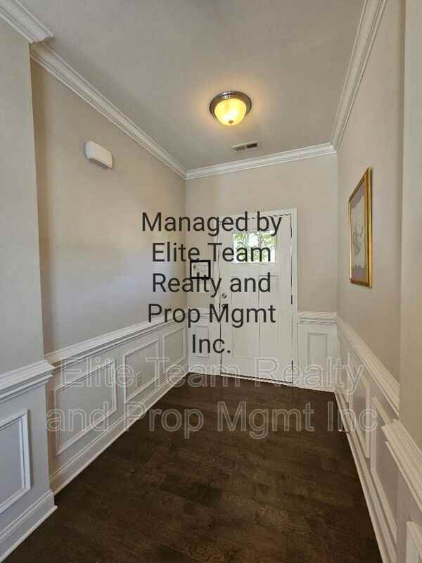 990 Pennington Dr - Photo 5 of 18