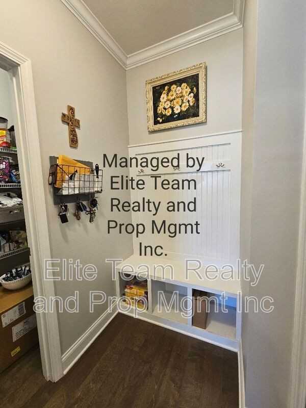 990 Pennington Dr - Photo 6 of 18