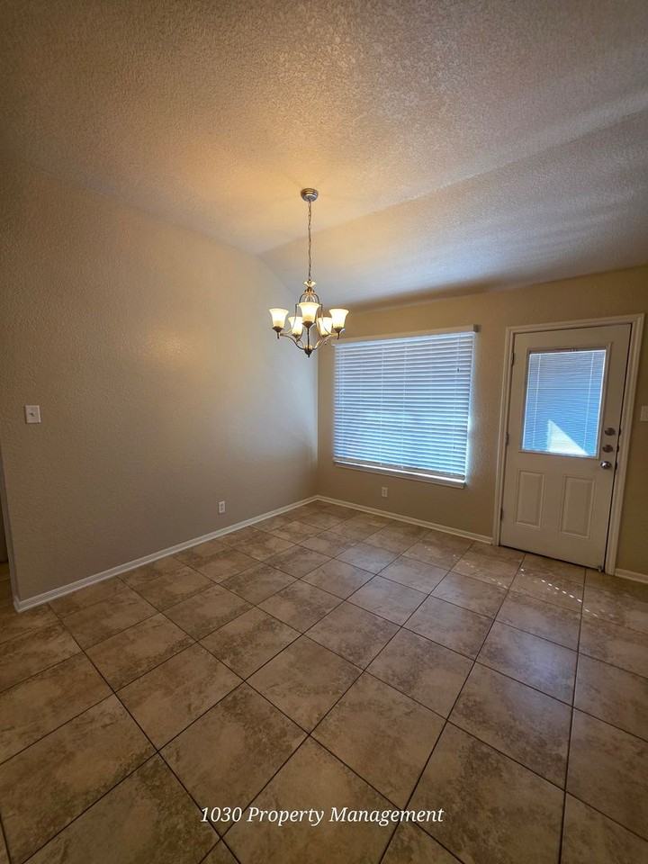 5804 Aquarius Dr Apt B - Photo 5 of 24