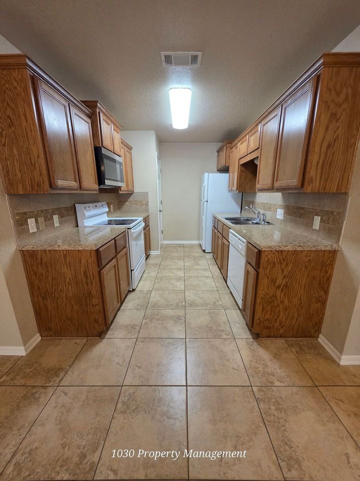 5804 Aquarius Dr Apt B - Photo 6 of 24