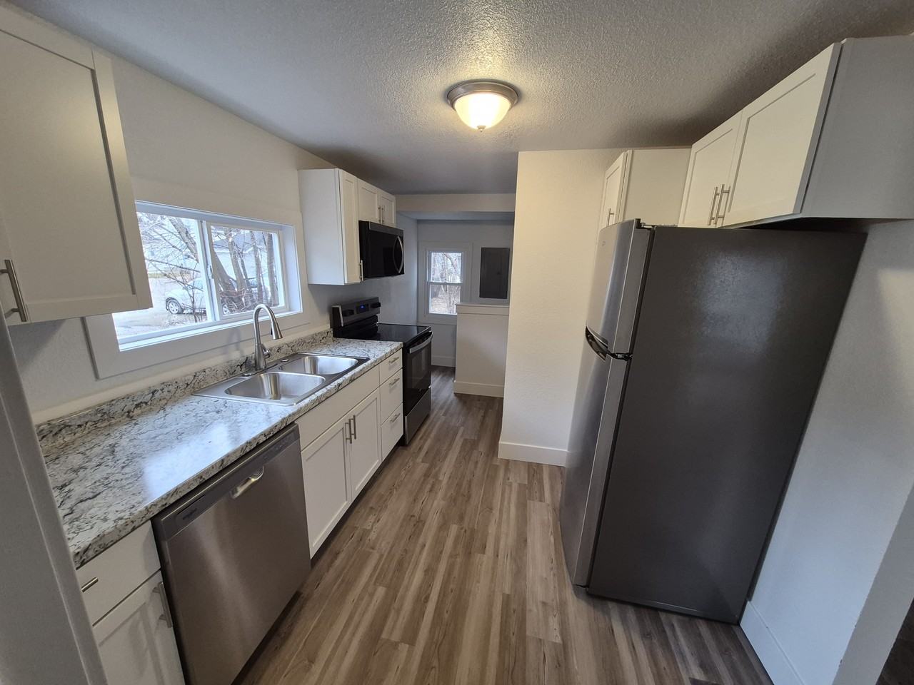 1012 S Lansing - Photo 4 of 14