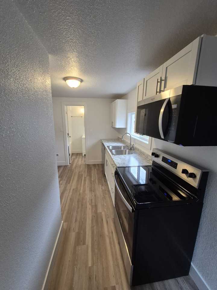 1012 S Lansing - Photo 5 of 14