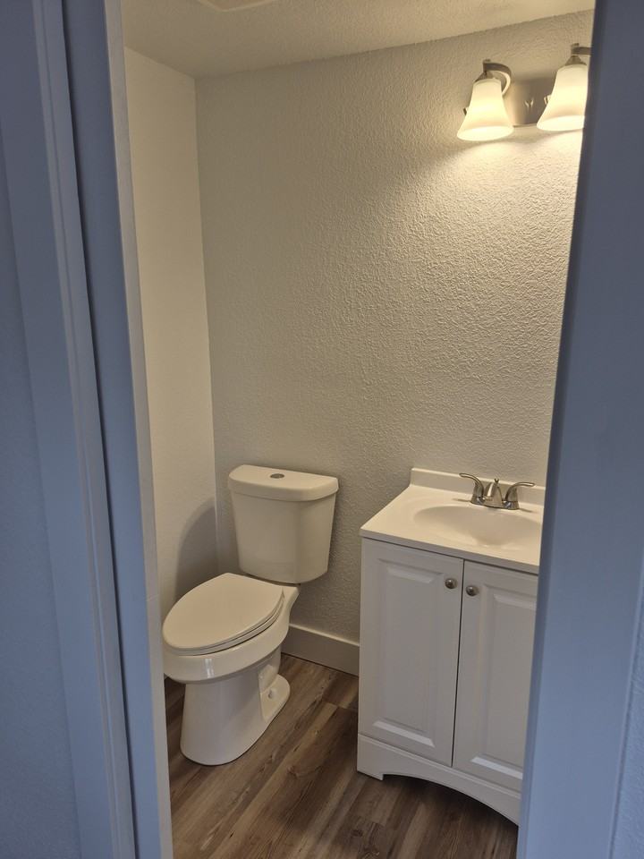 1012 S Lansing - Photo 7 of 14