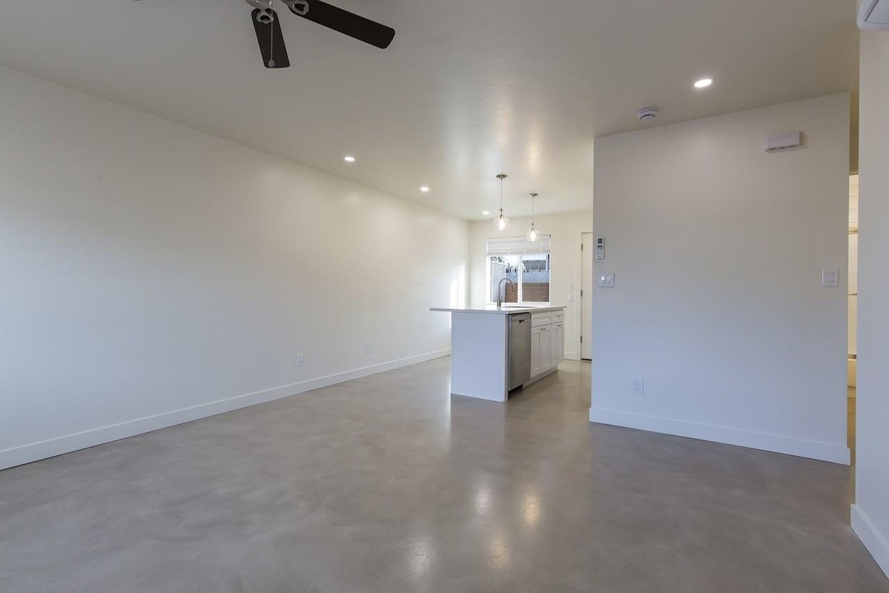 North Venice Flats - Photo 5 of 50