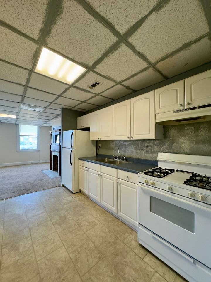 1611 St. Paul St - Photo 3 of 9