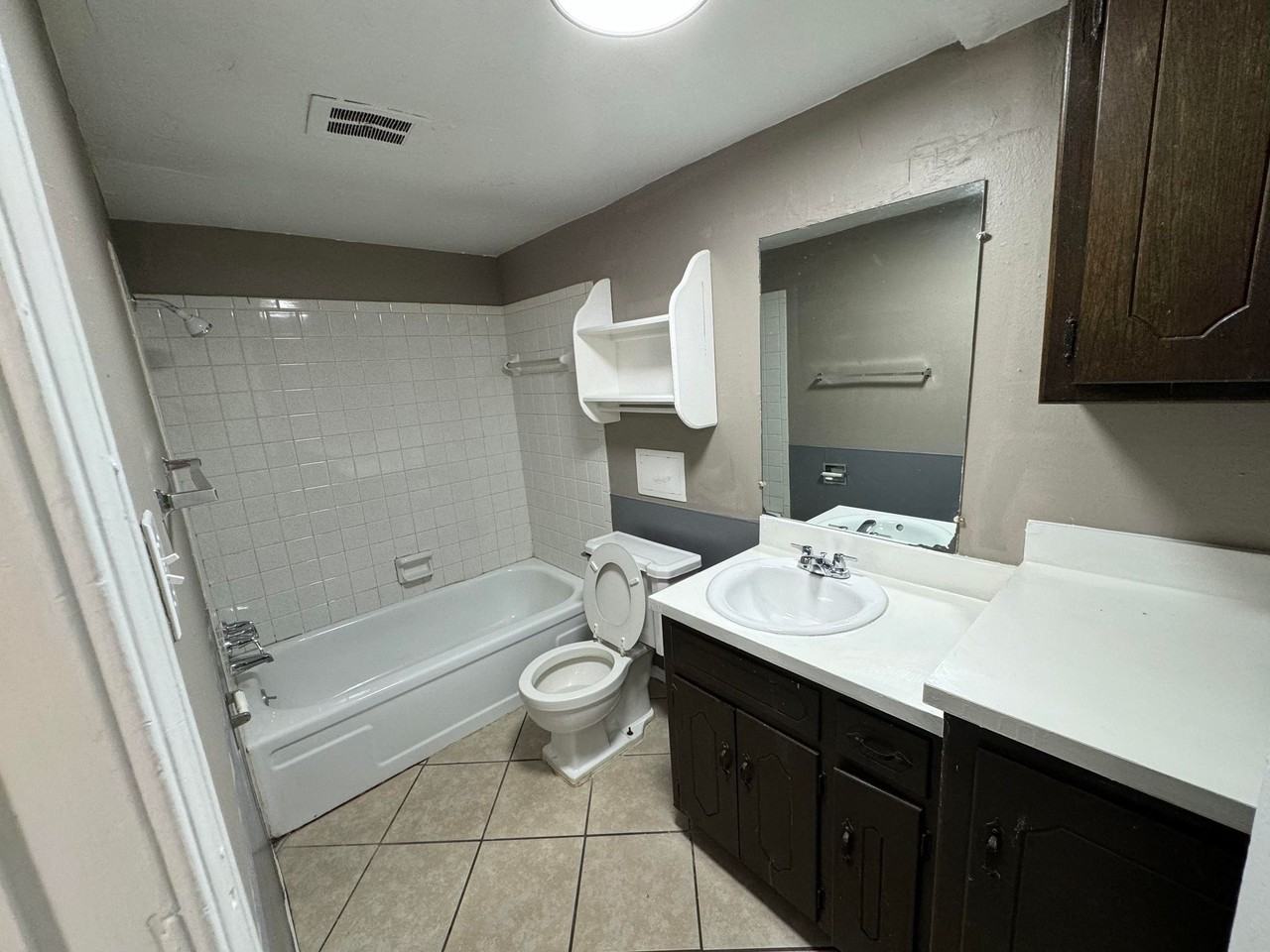 5825 Northwest 34th Street - Photo 5 of 30