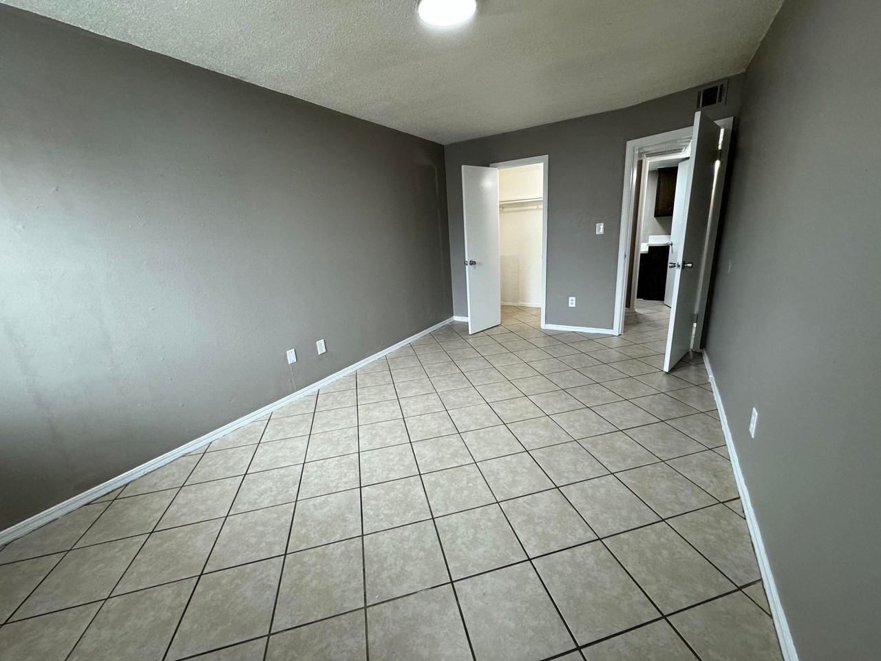 5825 Northwest 34th Street - Photo 7 of 30