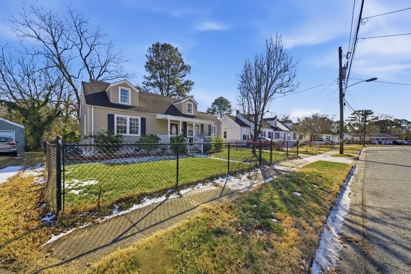 4549 Bankhead Ave - Photo 2 of 32