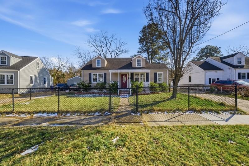 4549 Bankhead Ave - Photo 3 of 32