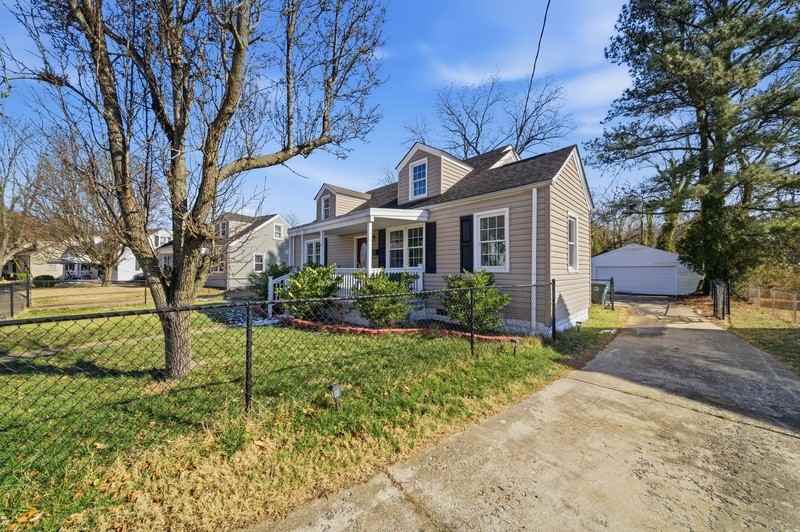 4549 Bankhead Ave - Photo 4 of 32