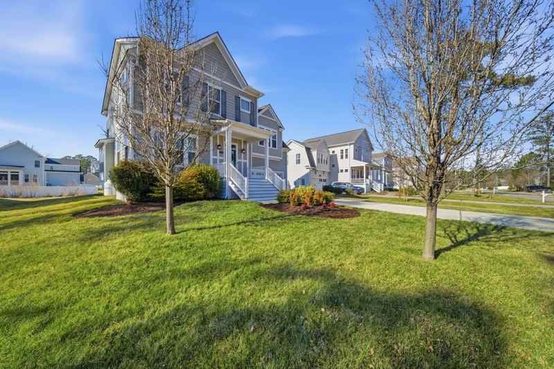 1824 Hazelwood Rd - Photo 2 of 41