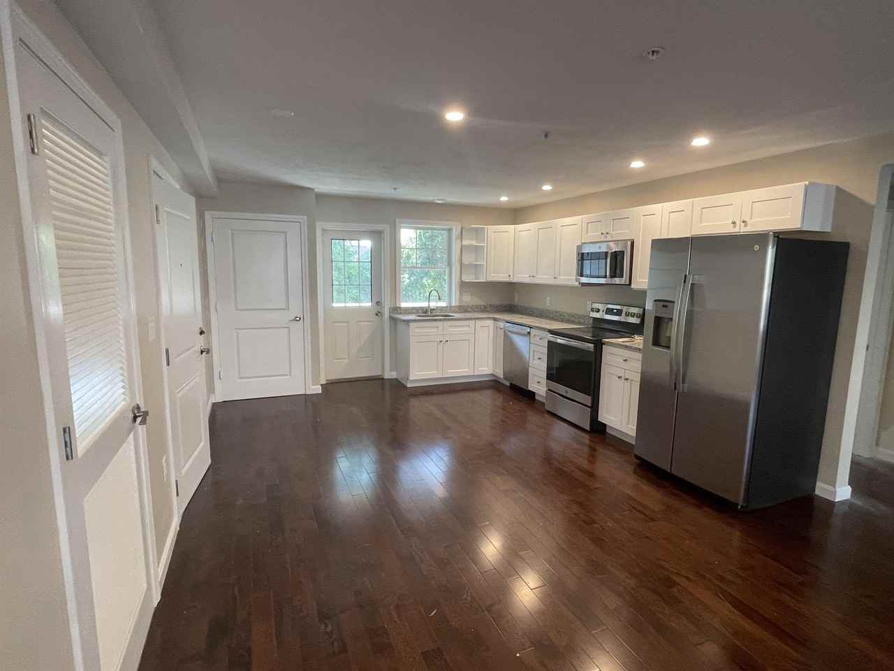 Princeton Court Apartments - Photo 4 of 50