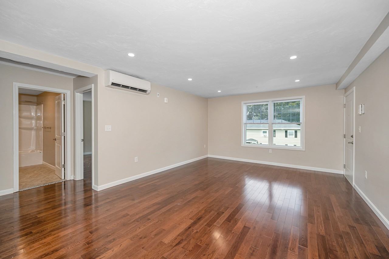 Princeton Court Apartments - Photo 6 of 50