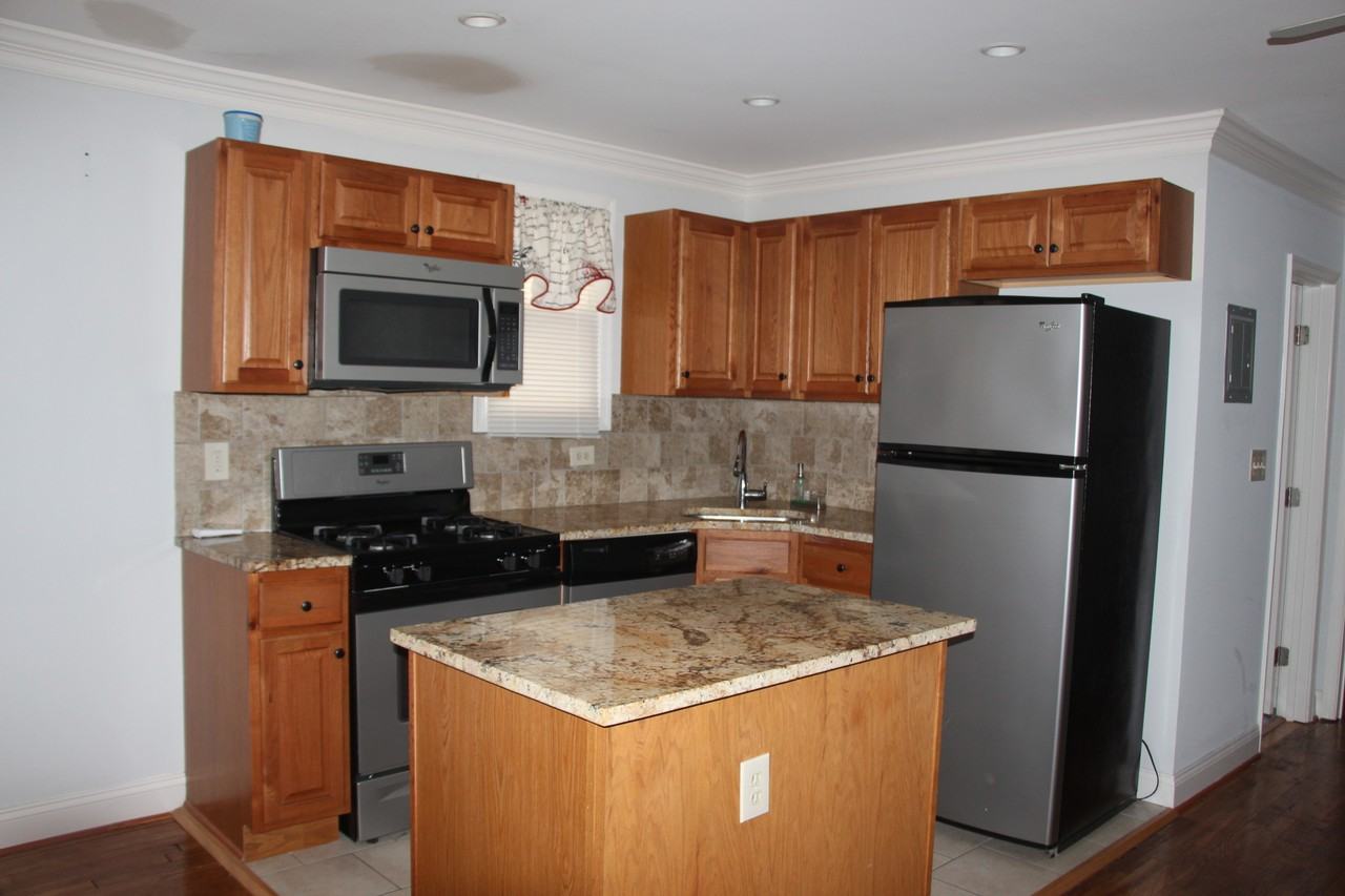 727 Oakland - Photo 2 of 11