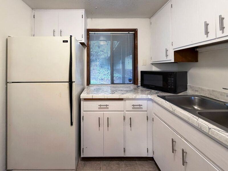 2685 Woodstone Pl - Photo 6 of 14