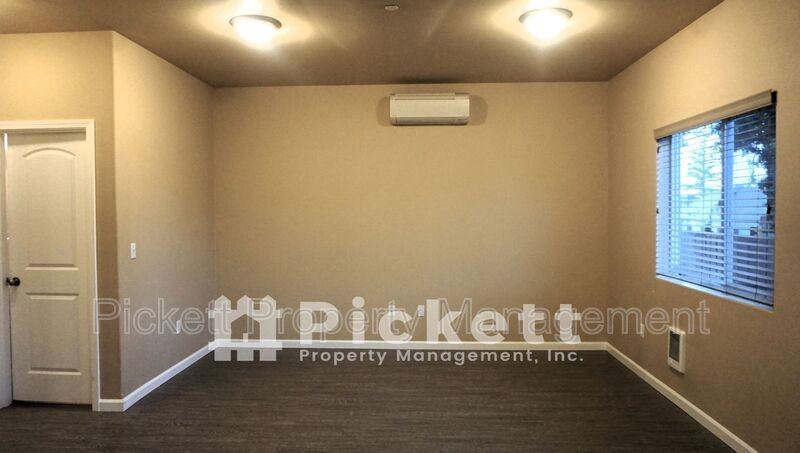 821 Se Kinsley Ln - Photo 2 of 12