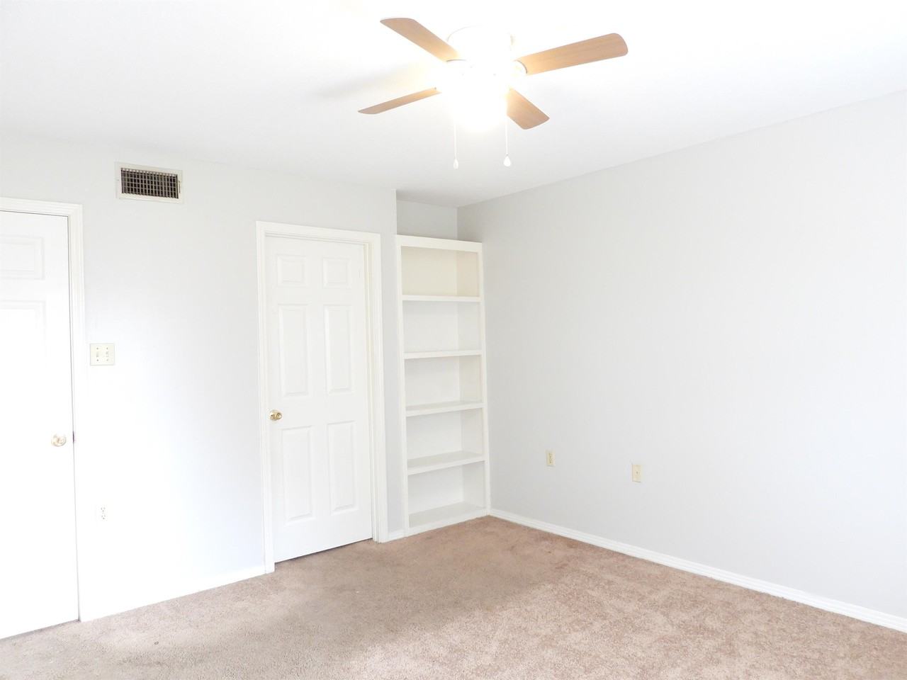 Shenandoah Townhomes - Photo 4 of 26